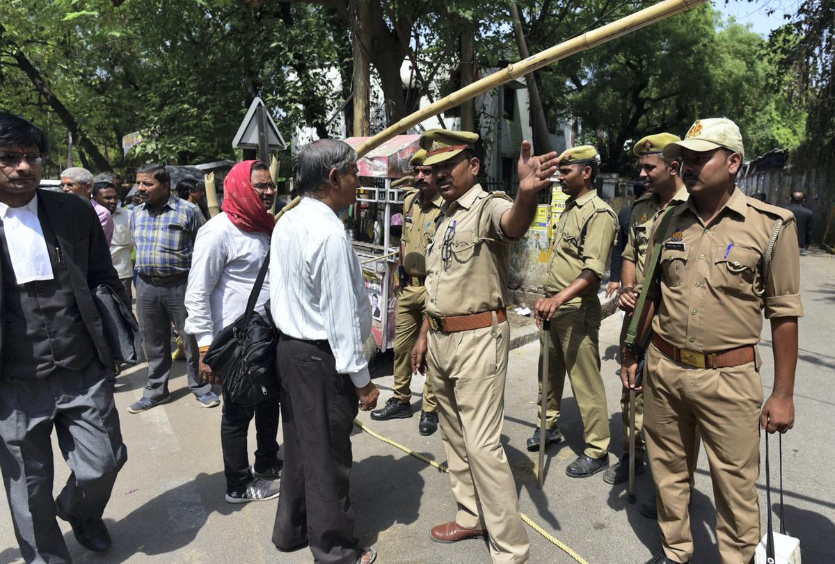 Atiq Ahmed killing | Five police officials suspended for 'negligence' - The  Hindu