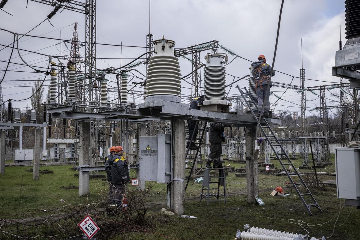 Power blackouts across Ukraine amid Russian shelling