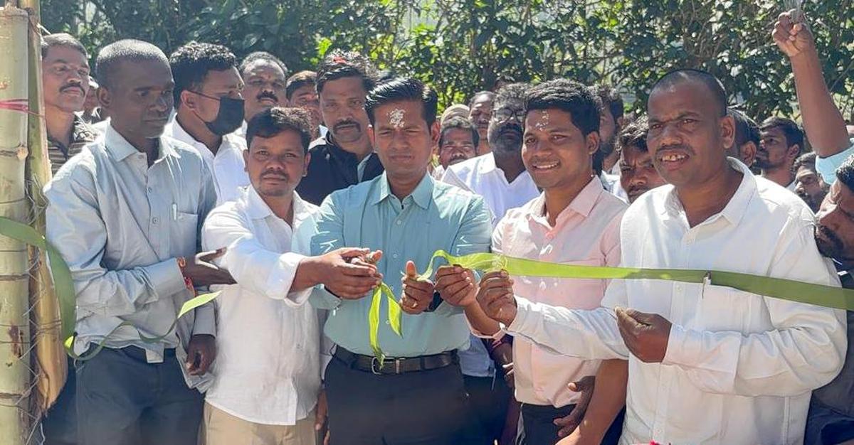 ASR District Collector A.S Dinesh Kumar inaugurating the school building renovated by teacher P. Naveen Kumar (standing to his left), at Vannada village. 
