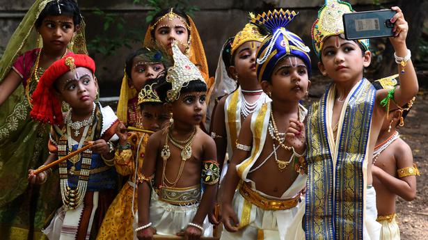 Children turn Krishna, Radha in Madurai
