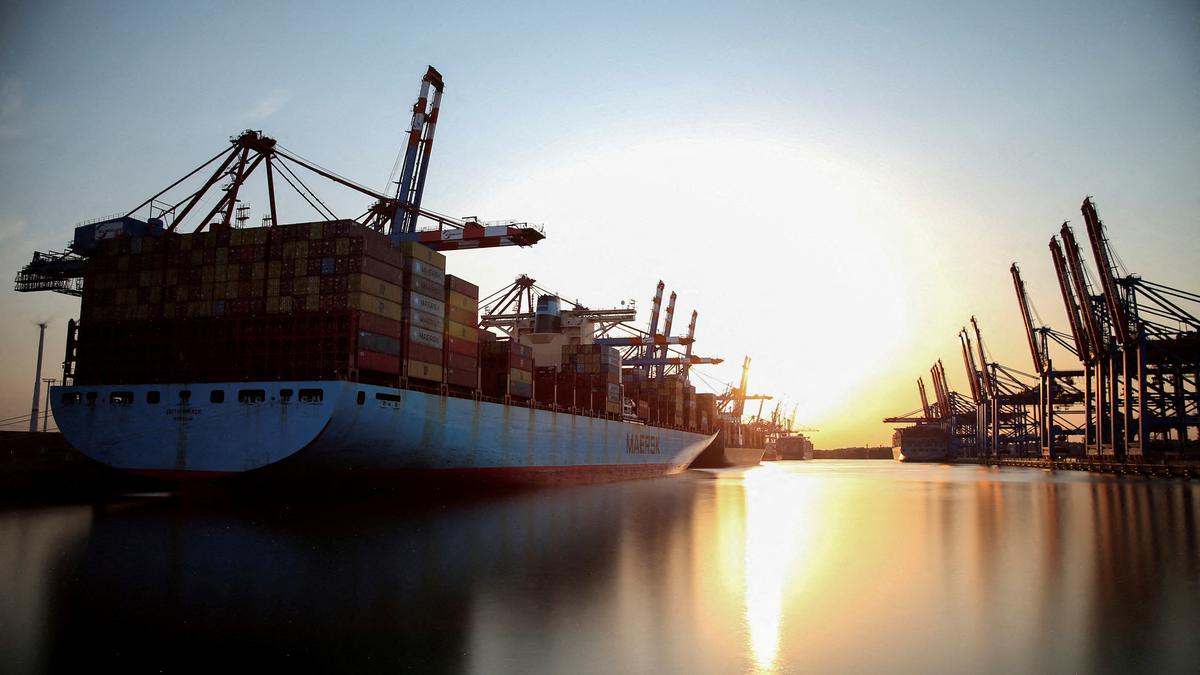 Pressure builds for charge on global shipping sector's CO2 emissions