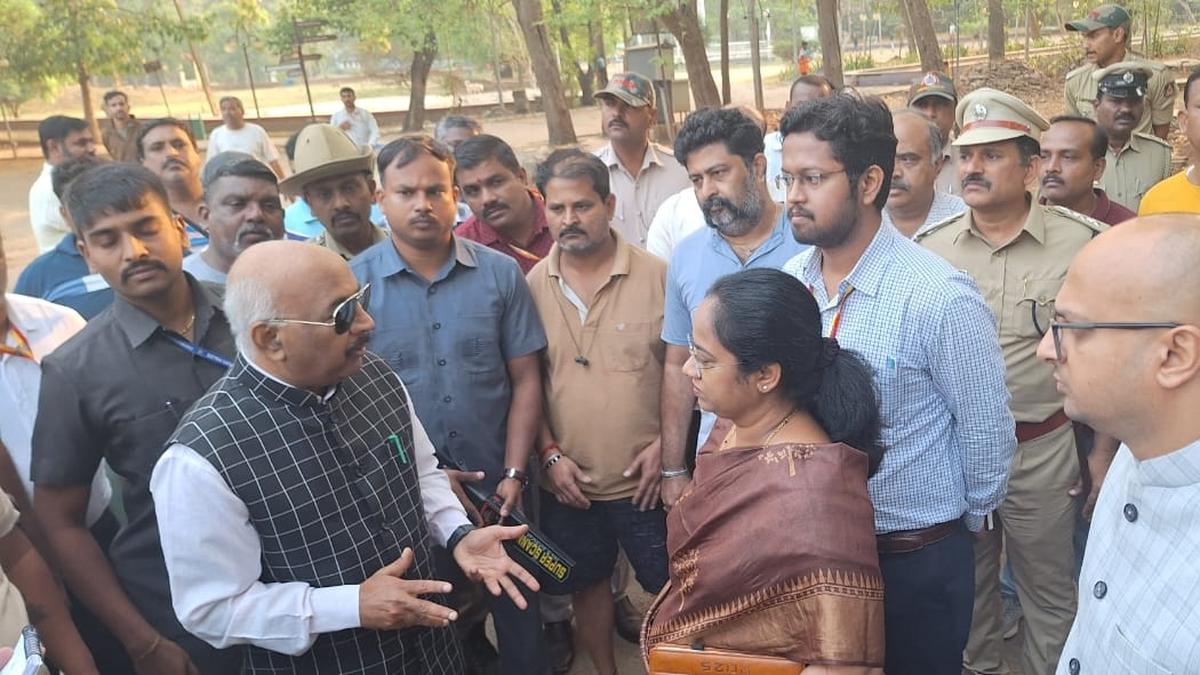 Upa Lokayukta visits park in Shivamogga, takes officers to task for poor maintenance