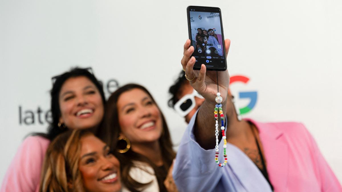 Google is criticized for forcing tech influencers to favor Pixel 9 devices at launch