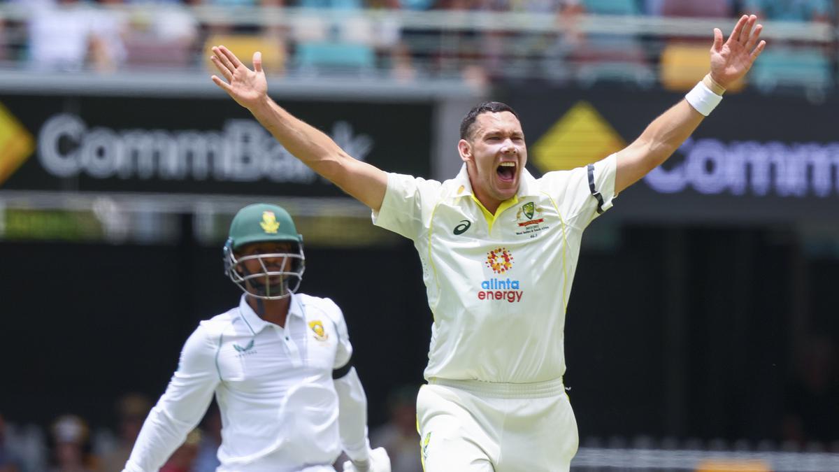 South Africa vs Australia 1st Test | SA bowled out for 152 on Day 1