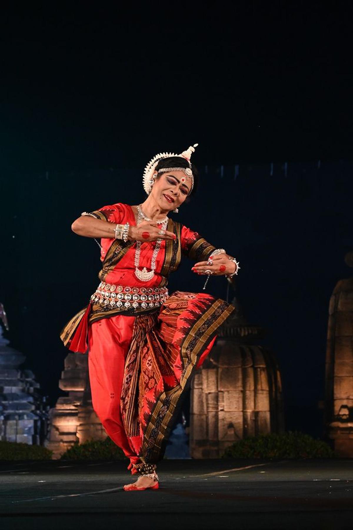 Sikta Das performing her single 'Nandika-Kesari' at Mukteshwar Festival, 2023.