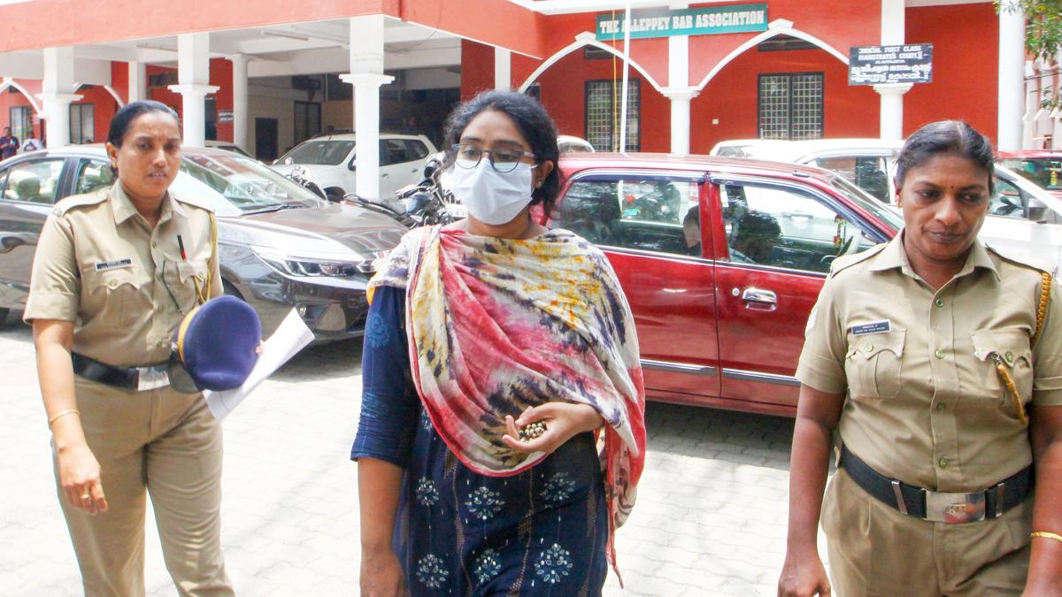 ‘Fake lawyer’ surrenders before court in Alappuzha