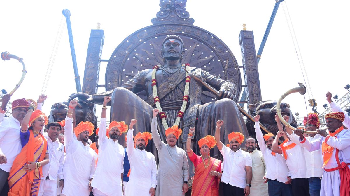 Descendant of Chhatrapati Shivaji Maharaj again unveils statue at Rajhansgad Fort