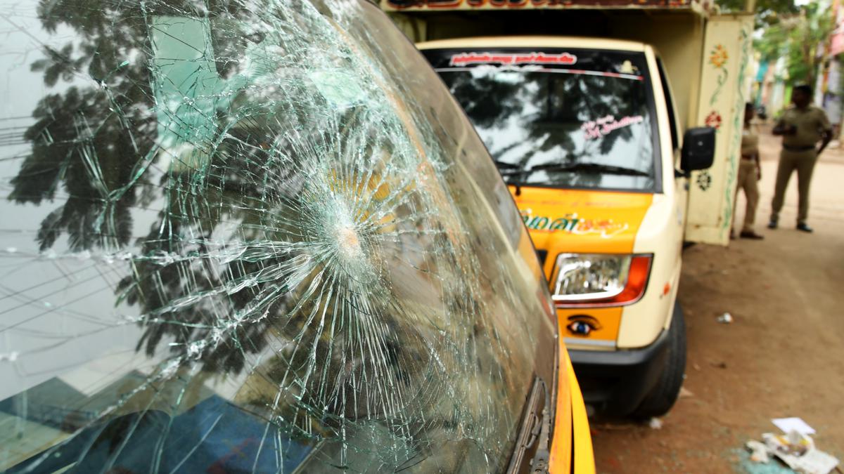 Gang goes on a rampage, damages vehicles in Villapuram in Madurai
