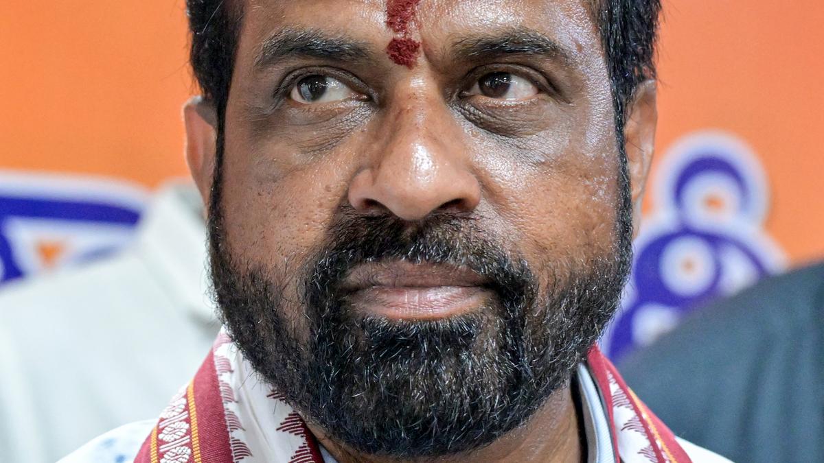 Minister gives instructions to officials to prevent diarrhoeal outbreaks in State