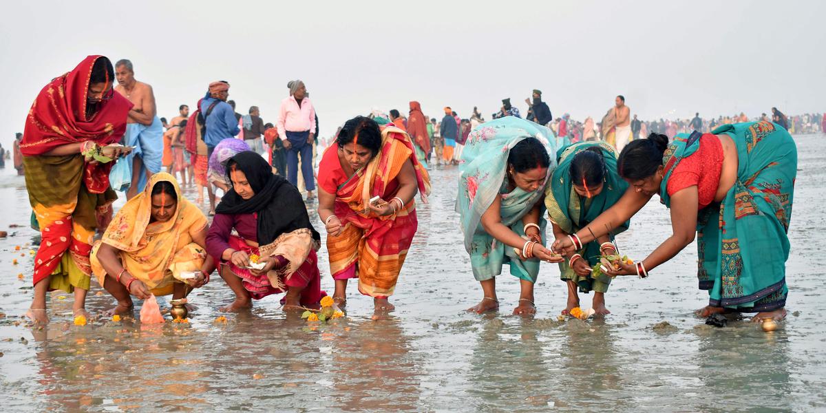 Devotees perform rituals after taking a dip in the Ganga river during the Ganga Sagar Mela in Kolkata on Jan 14. Devotees perform rituals after taking a dip in the Ganga river during the Ganga Sagar Mela in Kolkata on Jan 14.
