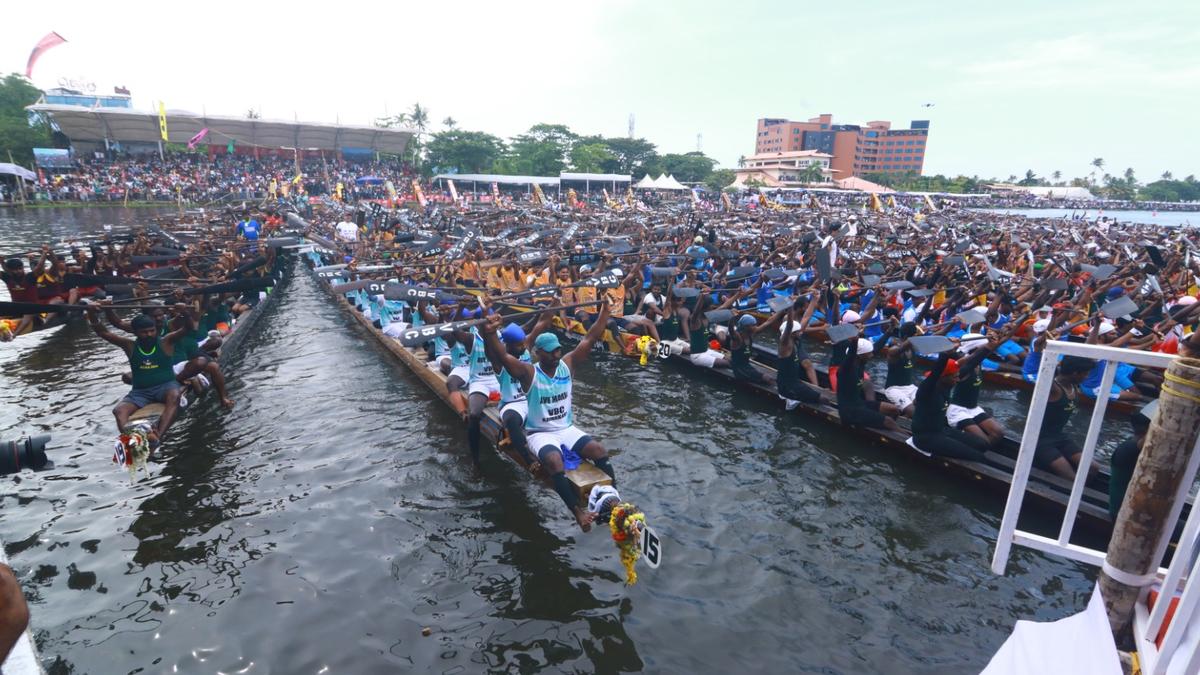 Karichal Chundan, rowed by Pallathuruthy Boat Club, lifts Nehru Trophy in thrilling final