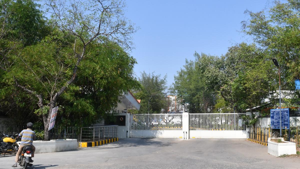 Locals flag chemical odour from factory near Vedanthangal