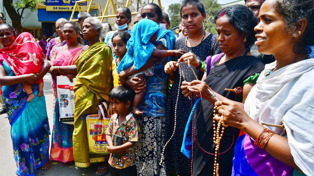 Shopkeepers at Maruthamalai foothills oppose auctioning shops individually