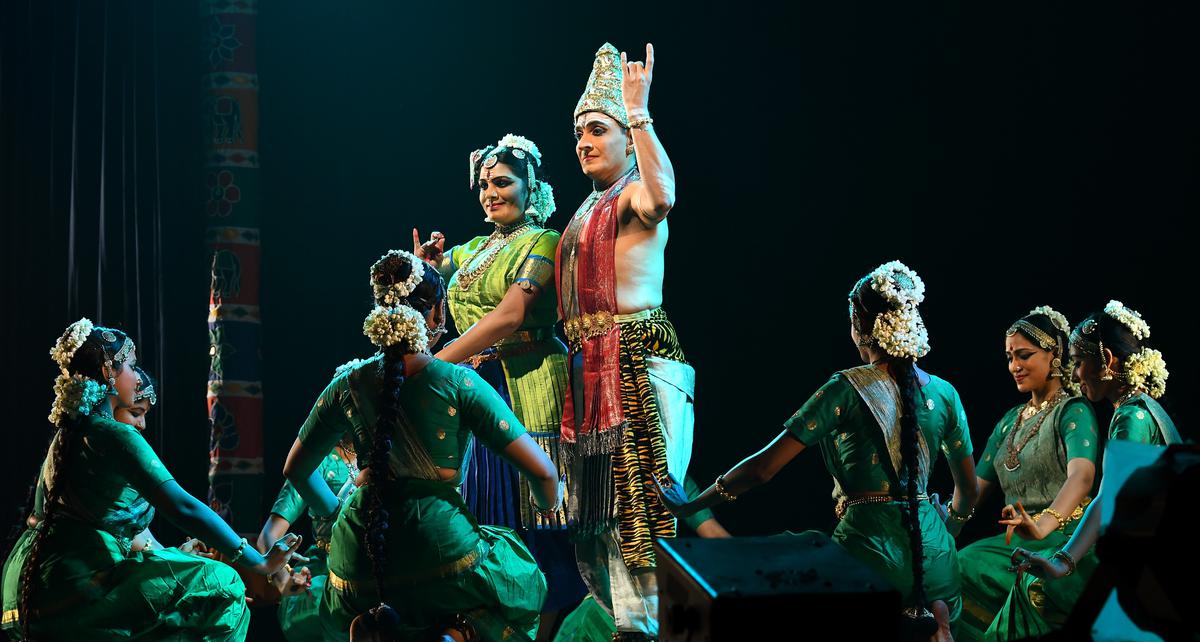Parashah _ Roja Kannan, Priya Murle, N Srikanth and Aswathy’s  thematic performance on Chithirai Thiruvizha and Azhagar Sevai, Madurai at Natyarangam’s Uthsava Bharatham series, held at NGS, on Augsut 20. 