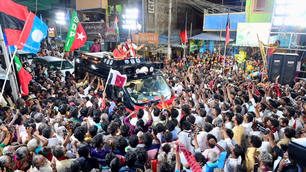 Kanimozhi charges Palaniswami of threatening her with jail for criticising him