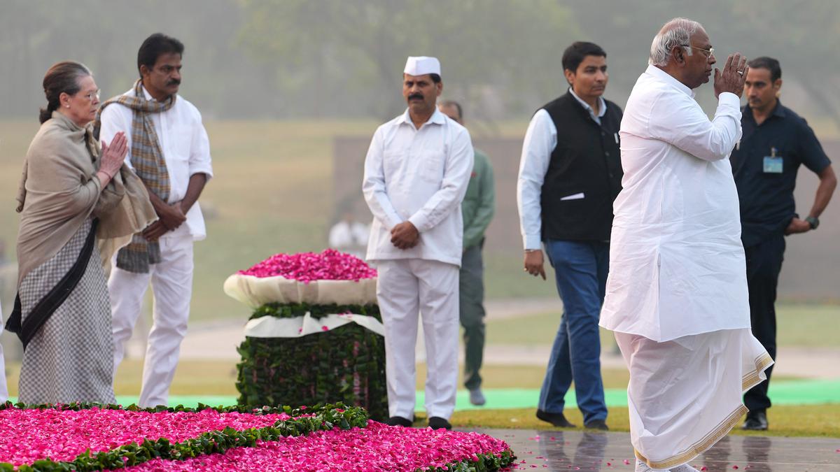 Congress pays tributes to Indira Gandhi on death anniversary