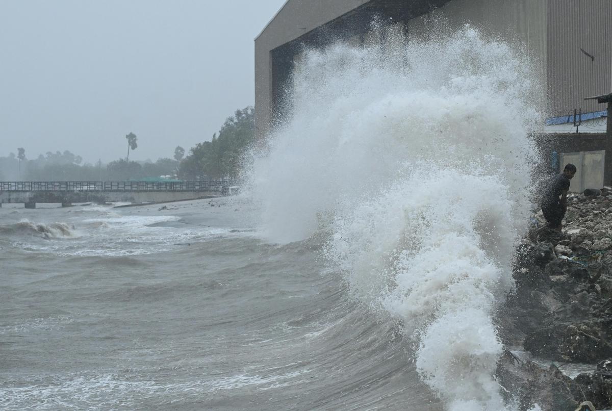 Rough sea is seen due to heavy winds at Mandapam in Ramanathapuram district on November 28, 2025