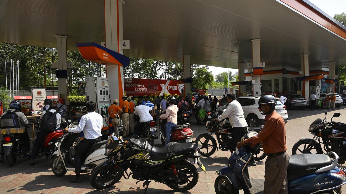 Fuel shortage fears grip Hyderabad; panic buying chokes petrol pumps