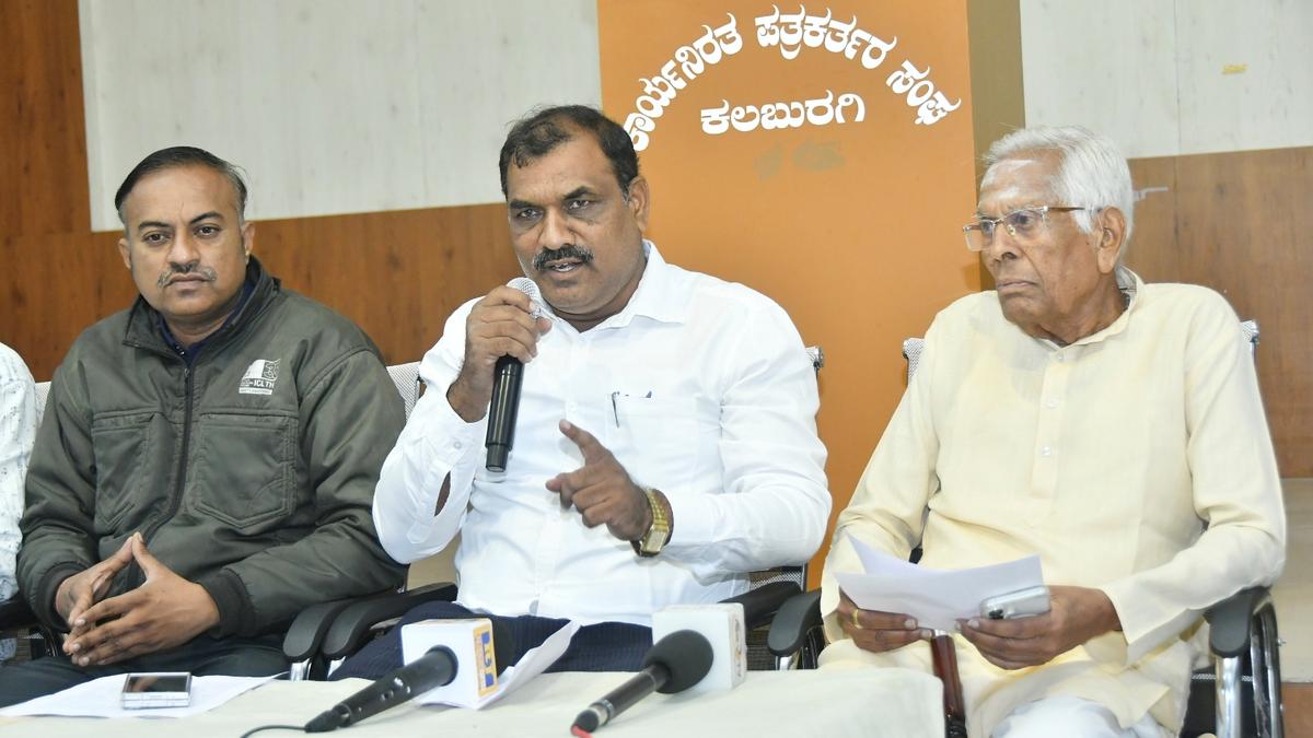 Samiti warns State govt. of intensifying agitation for pending crop insurance