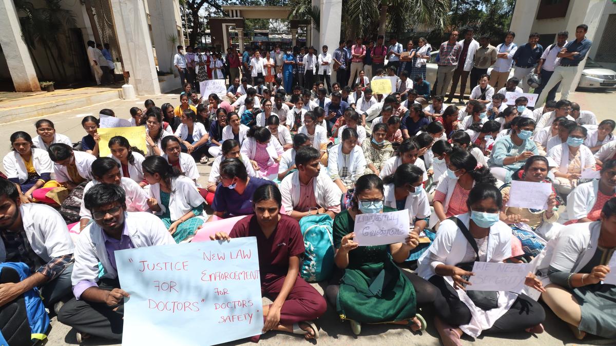 Molestation bid on house surgeon stirs protest at Coimbatore Medical College Hospital; man held