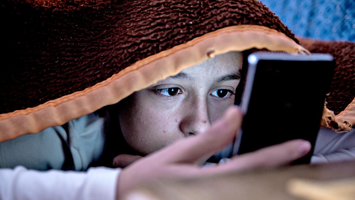 Is a smartphone-free childhood possible