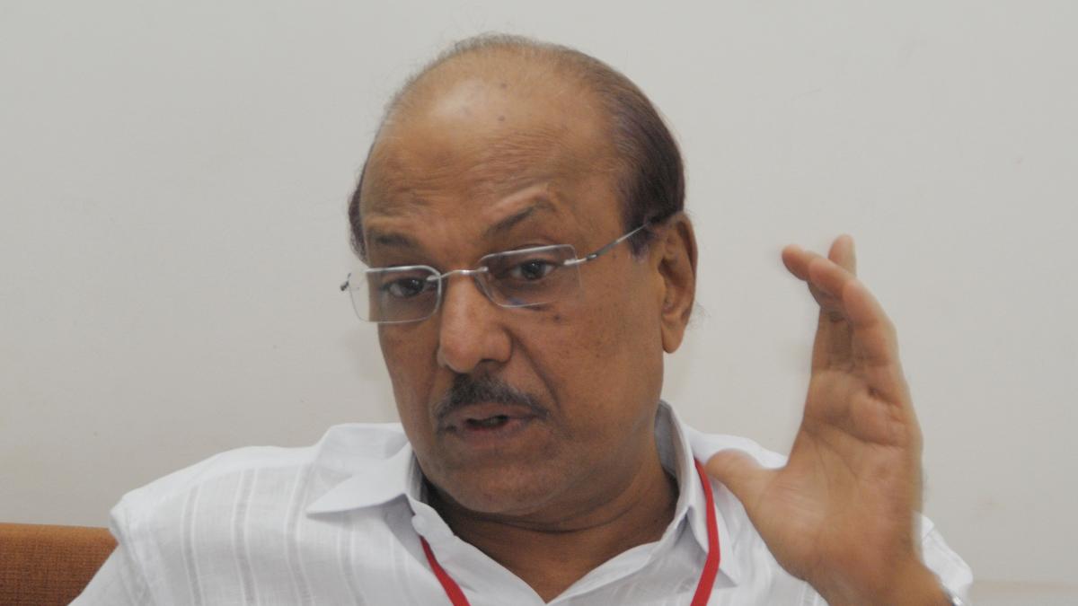 Kunhalikutty seeks Pinarayi Vijayan’s response over ADGP-Hosabale meeting