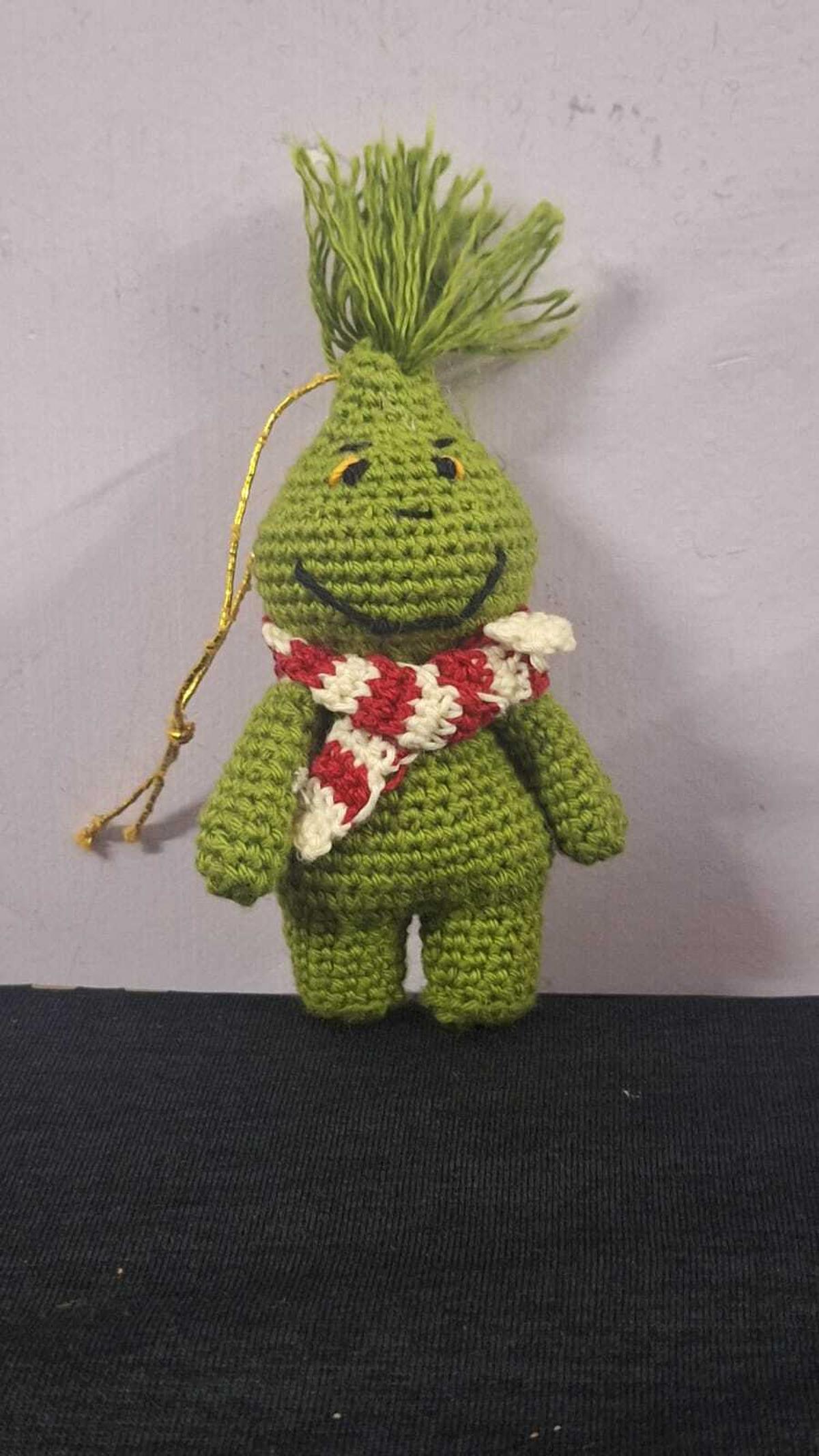 इन्फेंटा लियोन द्वारा क्रोकेटेड ग्रिंच