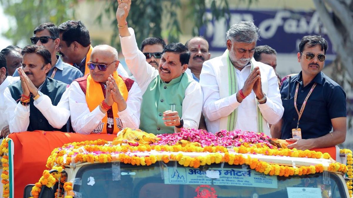 With Congress yet to declare 18 candidates, BJP tries to make early gains in Madhya Pradesh