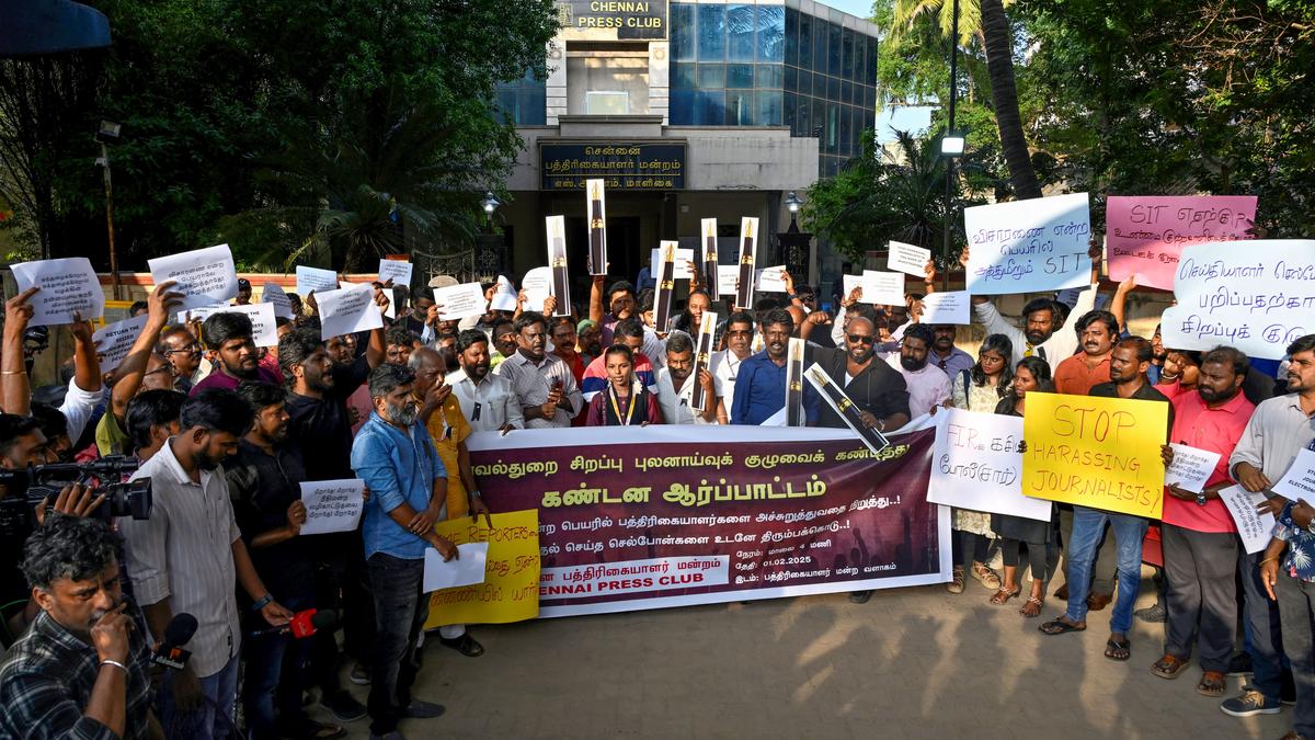 Journalists stage protest condemning harassment by Special Investigation Team