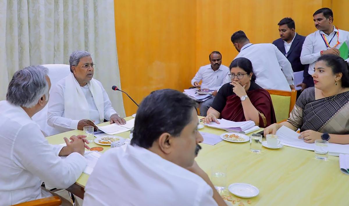 Karnataka CM visits rain-affected areas in Kalaburagi, interacts with distressed  farmers - The Hindu