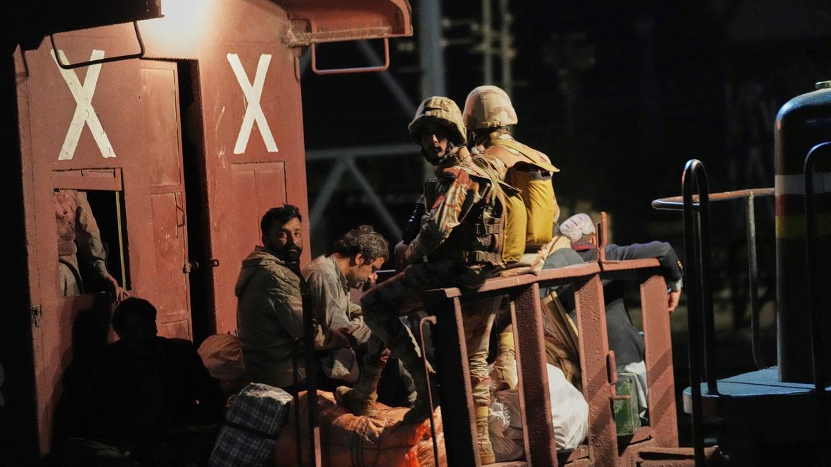 Pakistan train hijack: Siege ends; 21 passengers, 4 soldiers killed, says Army general