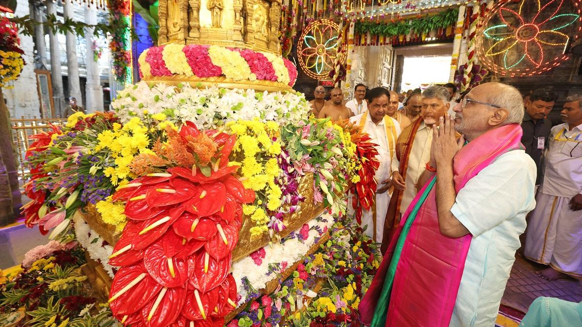Vice-President C.P. Radhakrishnan and his wife Sumati worship at Tirumala