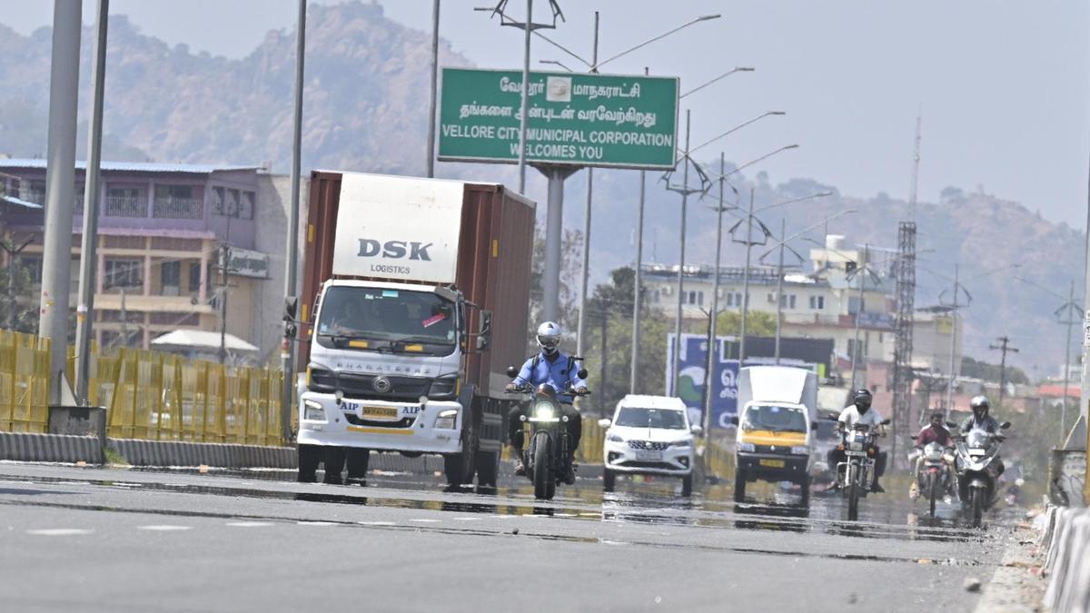 Pre‑monsoon heatwave in Kerala drives record electricity demand, high UV and humidity; pre‑monsoon rains expected