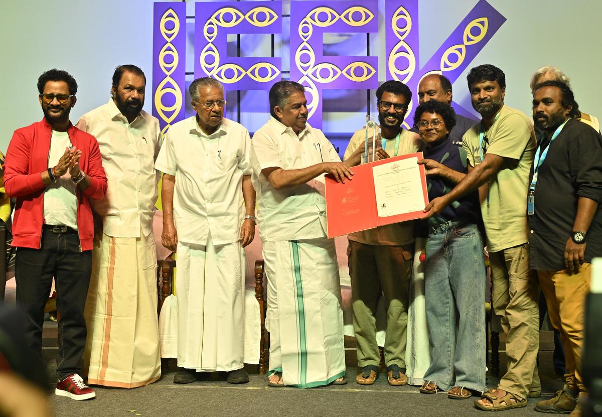 Chief Minister Pinarayi Vijayan presents the Best Film Audience Poll Award to director Unnikrishnan Avala and team members of the film 'Life of a Phallus/Thanthaperu' during the closing ceremony of the International Film Festival of Kerala at Nishagandhi Auditorium in Thiruvananthapuram on Friday. Kerala State Chalachitra Academy President Resul Pookutty, Culture Minister Saji Cherian and General Education Minister V. Sivankutty are present.