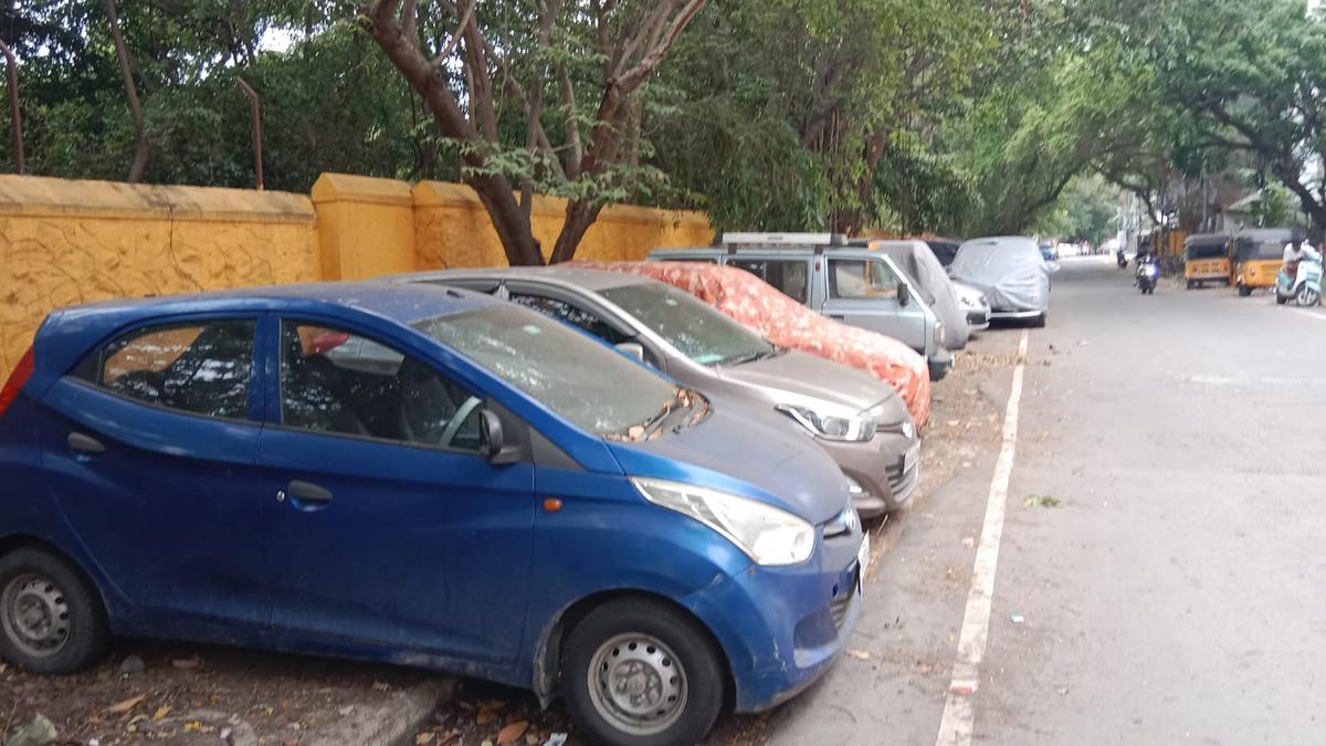 Goings-on around a wall in Mandaveli: residents of TP Scheme Road want CM Vijay to take note of their plight