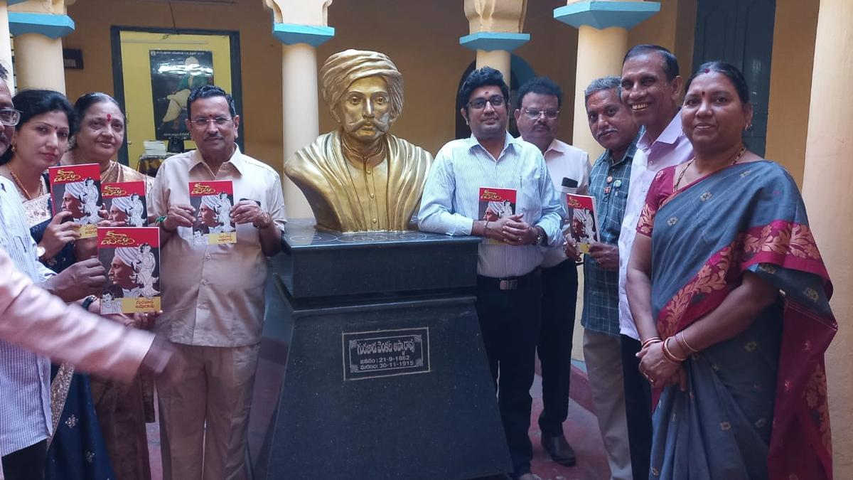 Former actor Suryakantham’s family members visit Gurajada Museum in Vizianagaram