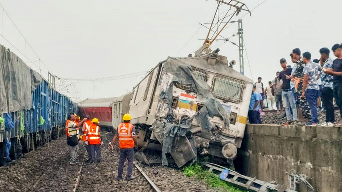 Howrah-Mumbai train derailment LIVE: Two killed, 20 injured as 18 coaches derail in Jharkhand