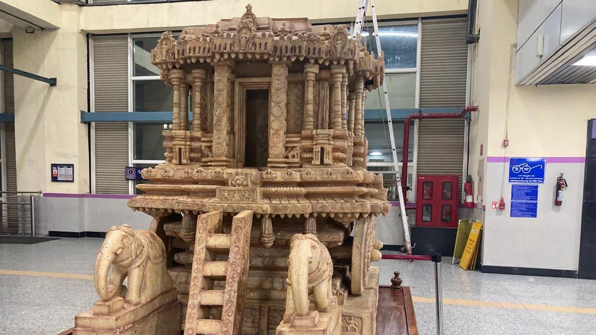Hampi chariot’s replica find its rightful place at Vijayanagar metro station