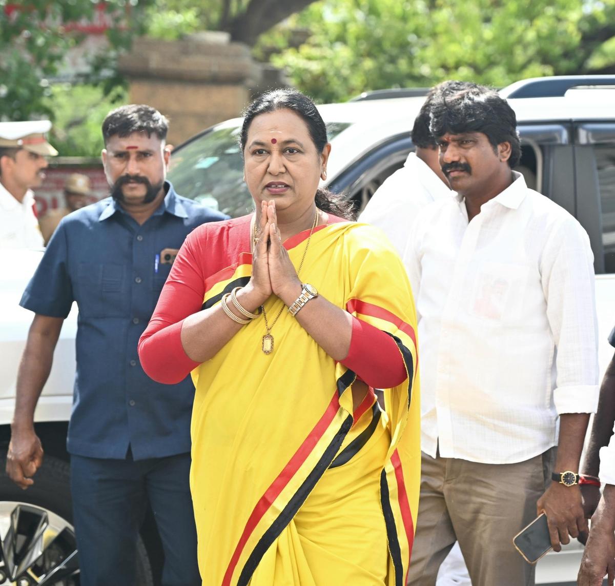 विजयकांत की पार्टी के पूर्व सहयोगी ने EPS पर हमला, कहा- 'कर्म ने AIADMK को पकड़ लिया है'