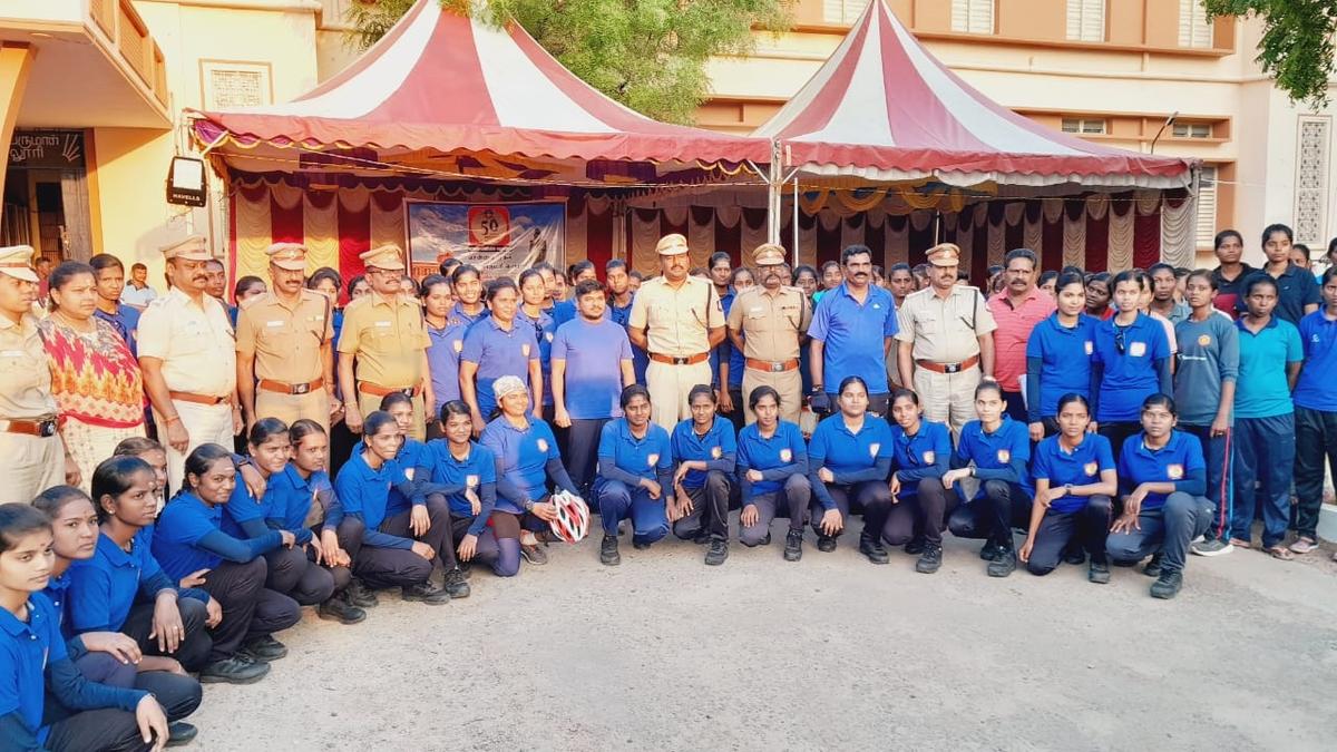Women police team on cycling expedition felicitated in Virudhunagar