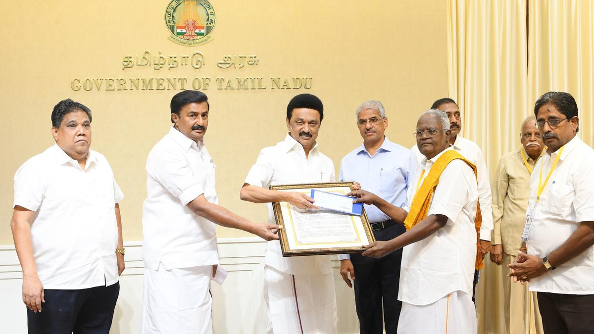 T.N. CM Stalin hands over Kalaignar Semmozhi award to scholar K. Ramasamy for contribution to classical Tamil studies
