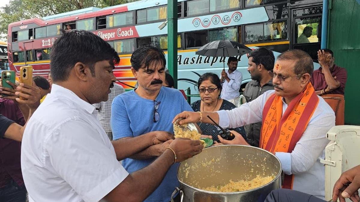 Transport facilities to Srisailam from Telangana, Dornala cut off due to heavy rains