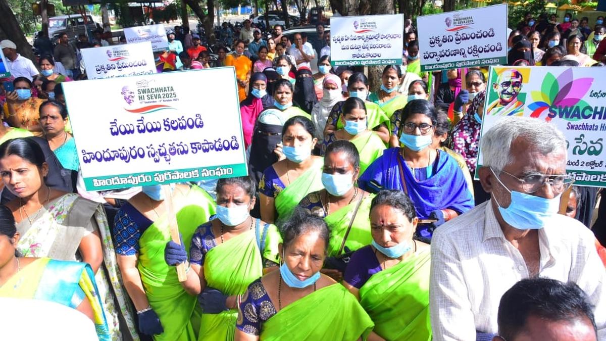 ‘Ek Din, Ek Ghanta, Ek Saath’ cleanliness drive evokes good response in Hindupur, Chittoor