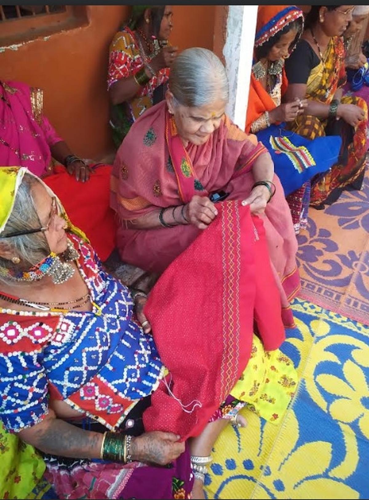 'Koudi' Artisan Janakidevi N. Yereshemi showed the art of sewing 'Koudi'.  