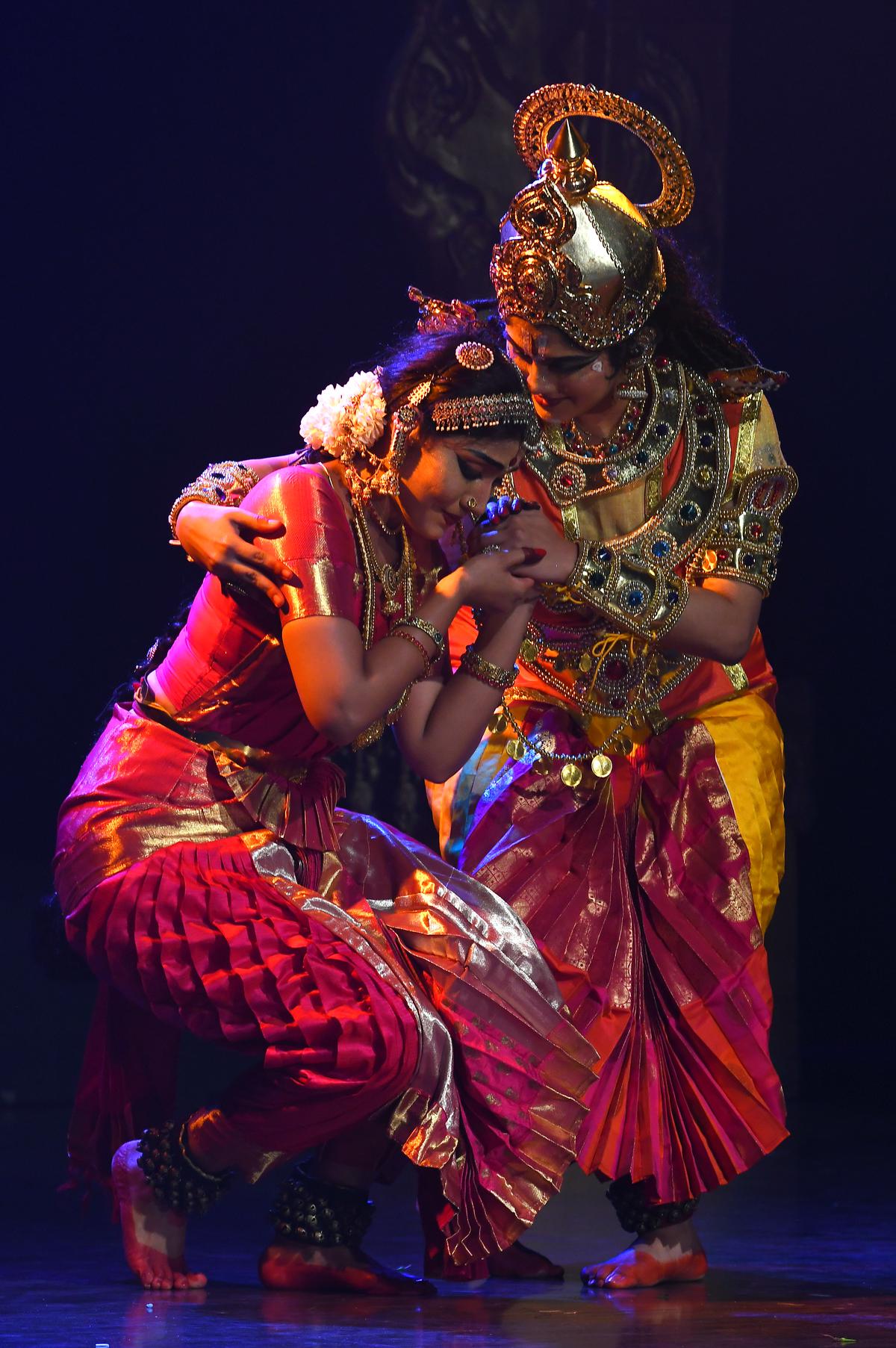Are group Bharatanatyam shows killing the individual talents? | Chennai  News - Times of India