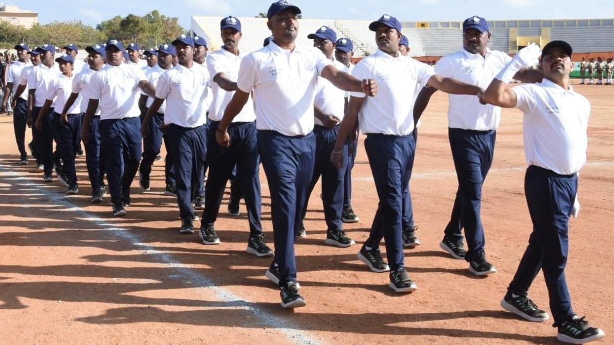Pourakarmikas participate in Republic Day march past in Mysuru