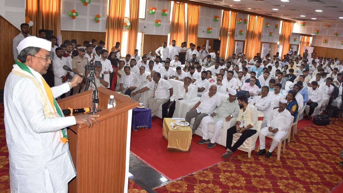 Siddaramaiah questions Sangh Parivar’s contribution to India’s freedom