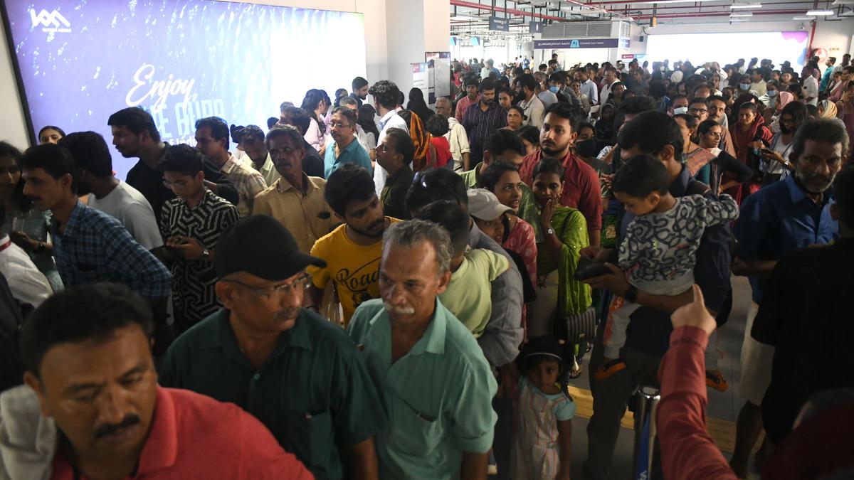 Massive commuter turnout at Water Metro’s High Court terminal