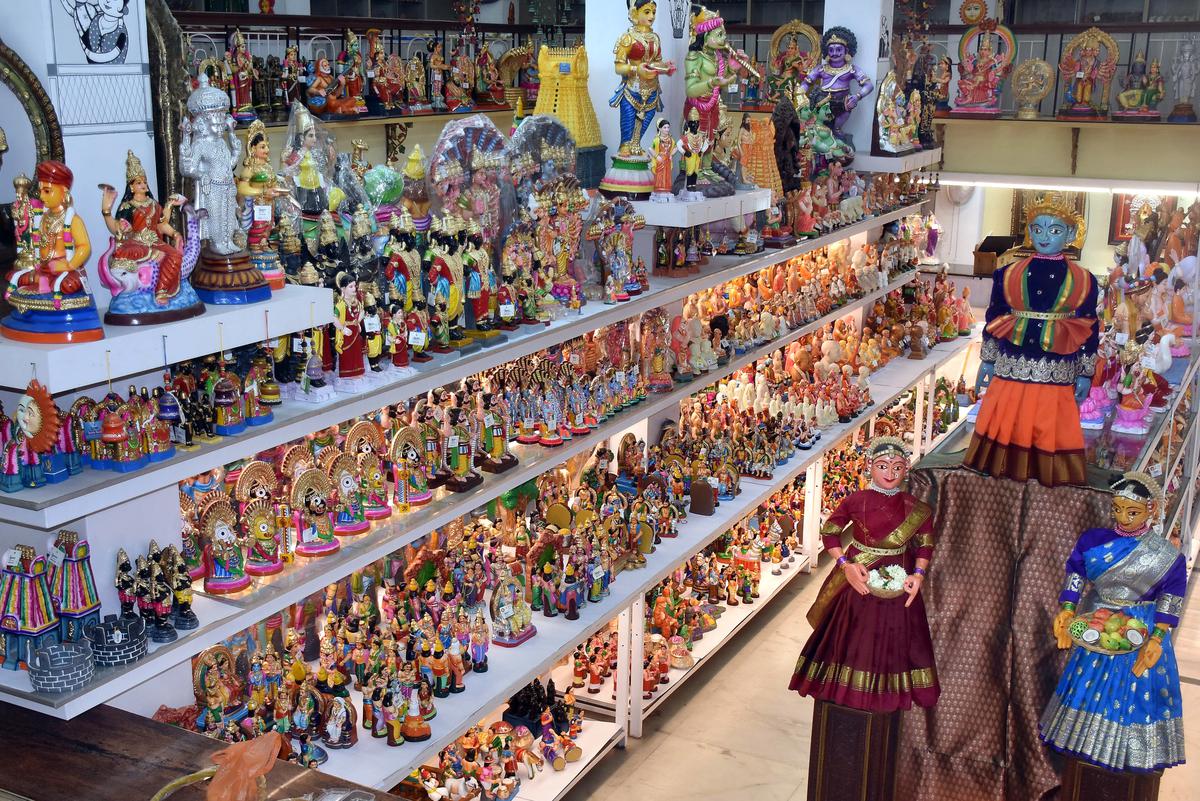 Collectable indian dolls top