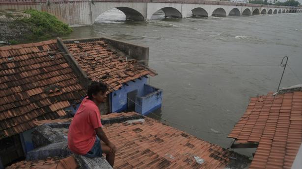 Cauvery in spate, more than 200 houses at Bhavani and Kodumudi in Erode flooded